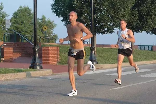 坚持跑步的人到底在坚持什么,坚持跑步一年后身体变差