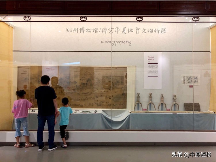 中国古代踢足球,原来古代是这样踢足球的