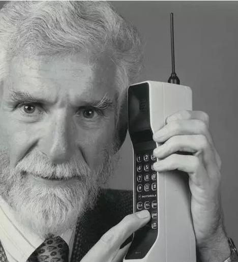 联想收购摩托罗拉花了多少钱,财经郎眼联想收购摩托罗拉