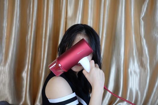 头发风一吹毛躁干枯怎么处理,头发干枯毛躁和吹风机有关吗