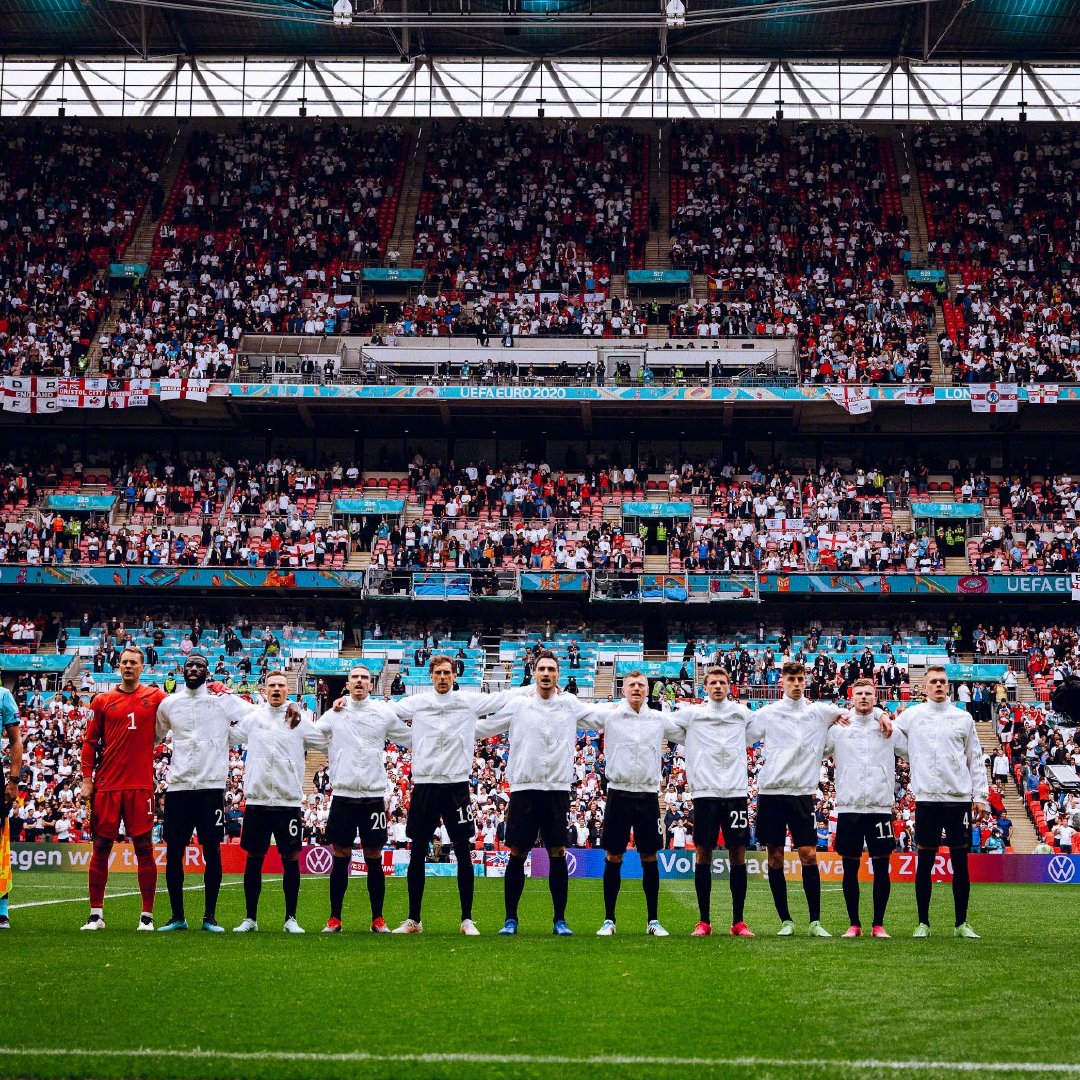 出局:送足球回家,90分钟躺平坑底,终究无悲亦无喜