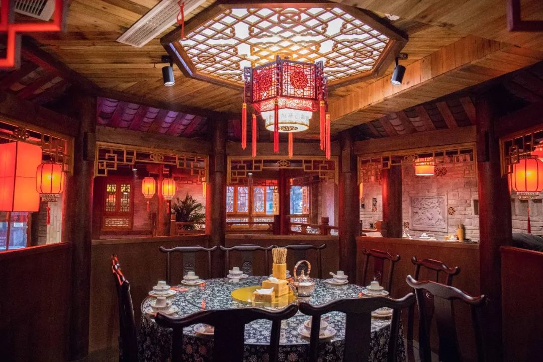 人均60的餐厅带舞台,60人一桌的餐厅