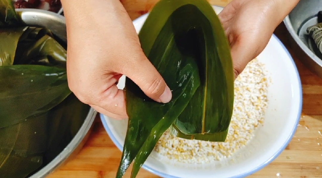 最简单的粽子包法教程,最简单粽子的多种包法