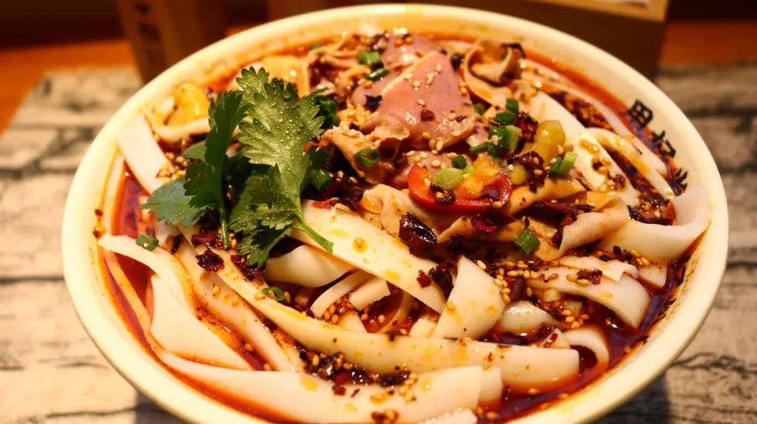 我只吃小面！打卡了这家手工粉后我真香了