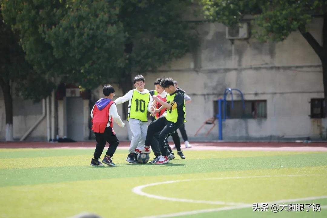 随州外国语小学足球比赛,外国语学校足球小将比赛