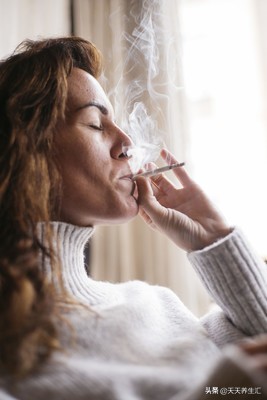 中年皮肤松弛下垂皱纹多怎么办,女人40岁容易长皱纹什么原因