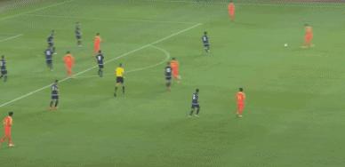 武磊侧身再斩凌空世界波,关岛武磊梅开二度