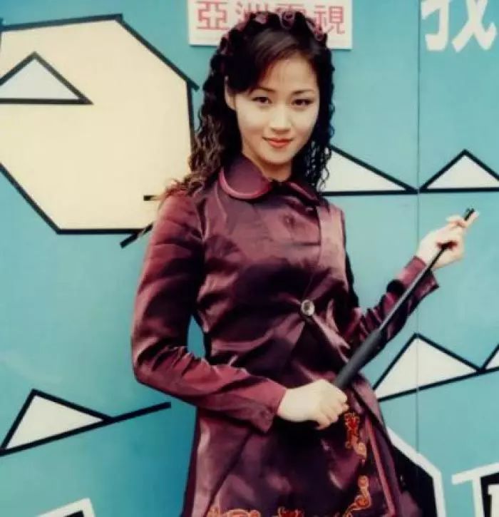 49岁万绮雯近照曝光,50岁万绮雯素颜照片