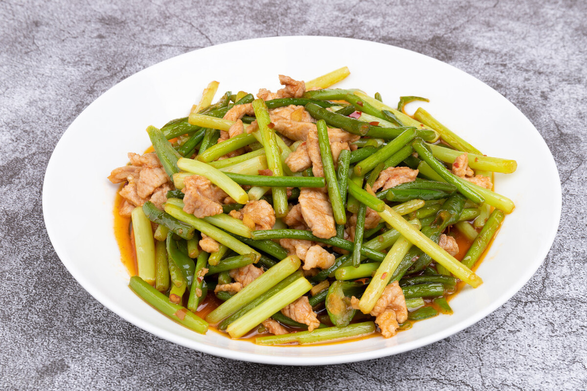 炒蒜苔过不过水,炒蒜苔总是不咸怎么办