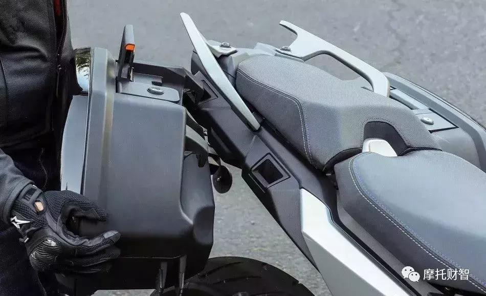 雅马哈tracer900gt对比宝马xr1000,雅马哈tracer900gt是自动挡吗