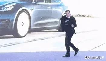 特斯拉市值首次冲破万亿美元 (动态特斯拉市值突破1万亿美元)