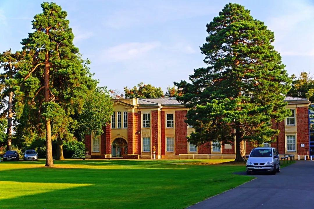 浼︽暒鐨囧澶у瀛﹂櫌浠嬬粛,浼︽暒鐨囧澶у