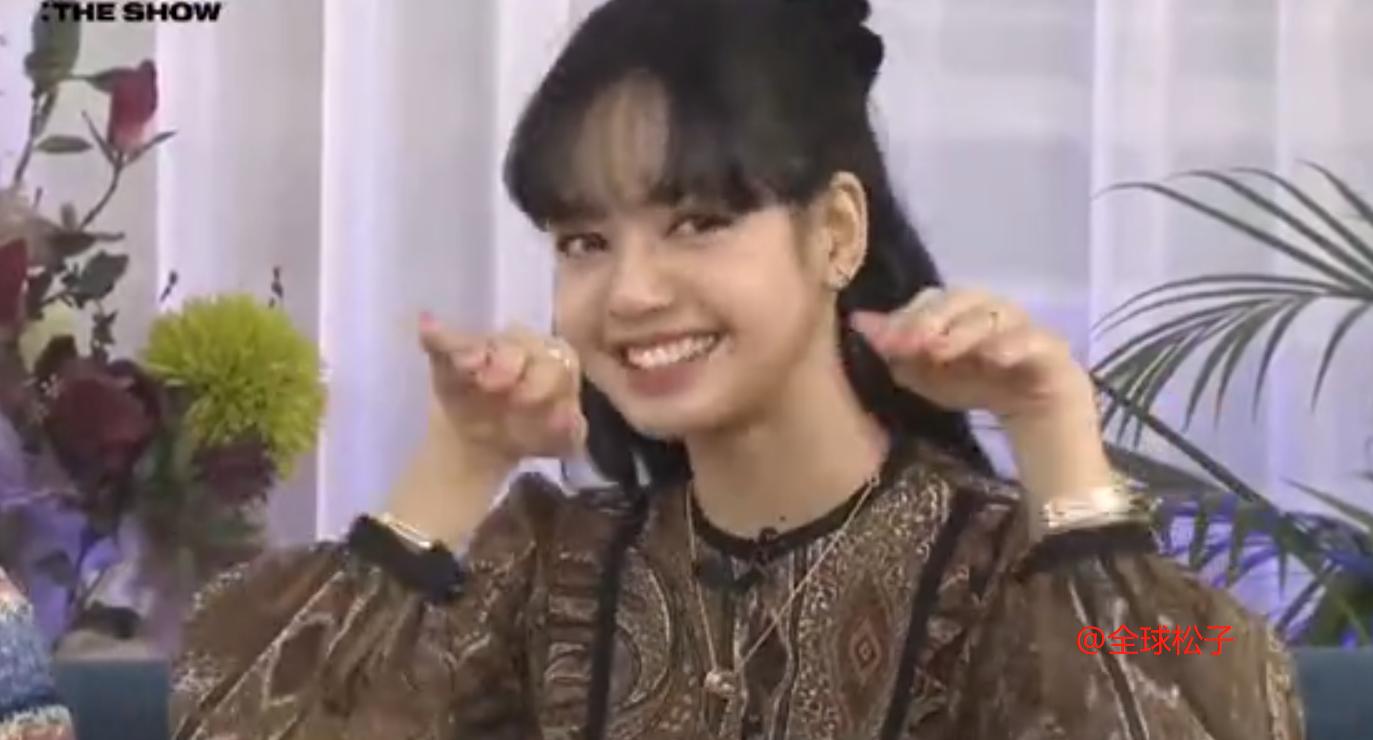 lisa近照法令纹明显鼻子大,lisa留斜刘海被指大变样