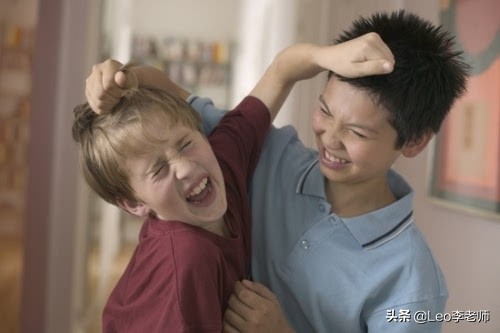 自己家的孩子被人动手打了怎么办,家长动手打了孩子怎么处理