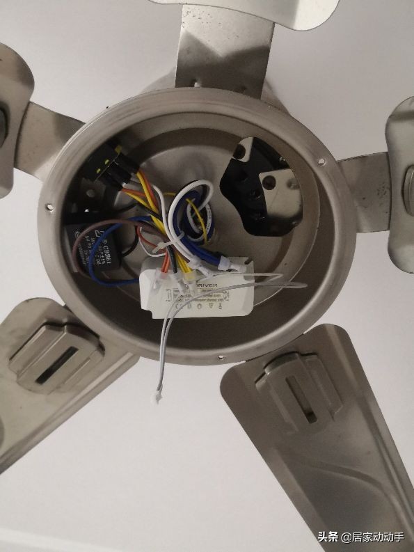 风扇灯不亮怎么换灯泡,风扇灯没风怎么换