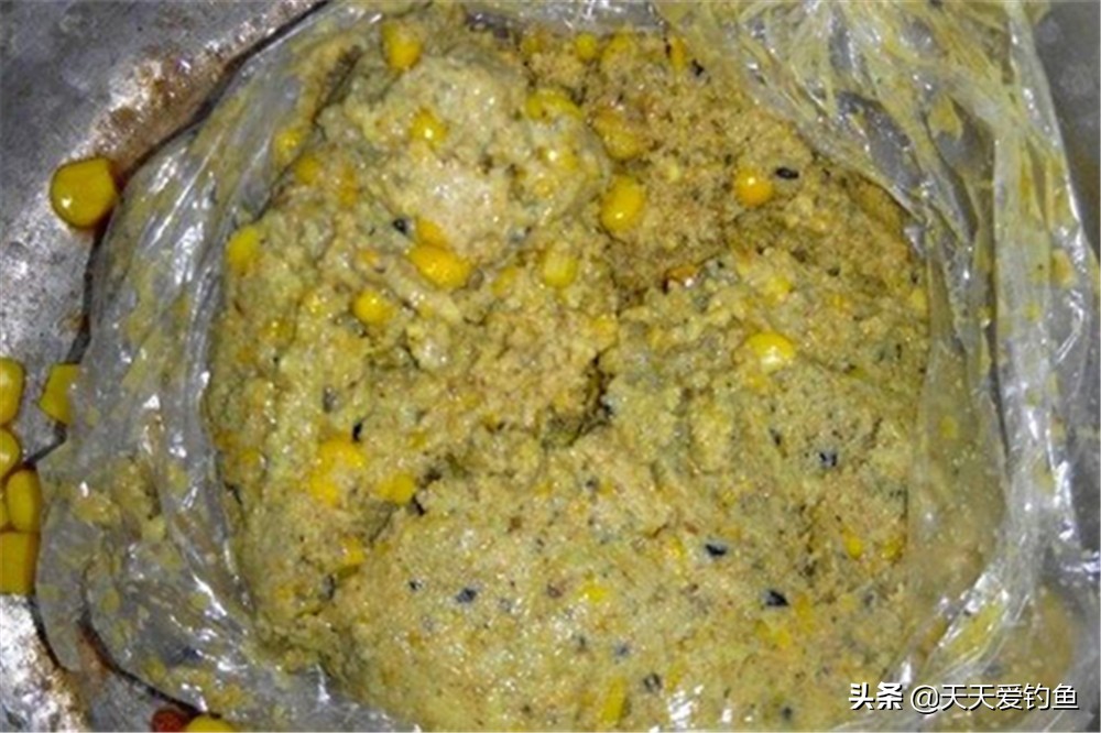 晚秋晚上钓草鱼是钓底还是浮,秋末夜钓大草鱼适合几点