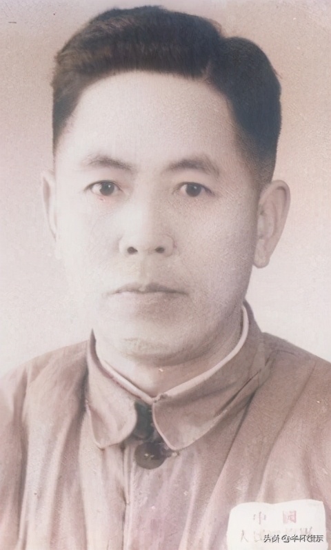 「说谍」战火青春，新四军少女电台力挽狂澜，真女兵绝不搔首弄姿