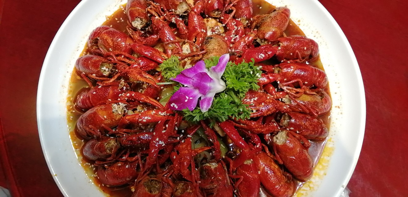 和田“夜生活”，“我的虾享餐厅”食美店雅，俊男靓女慕名而来