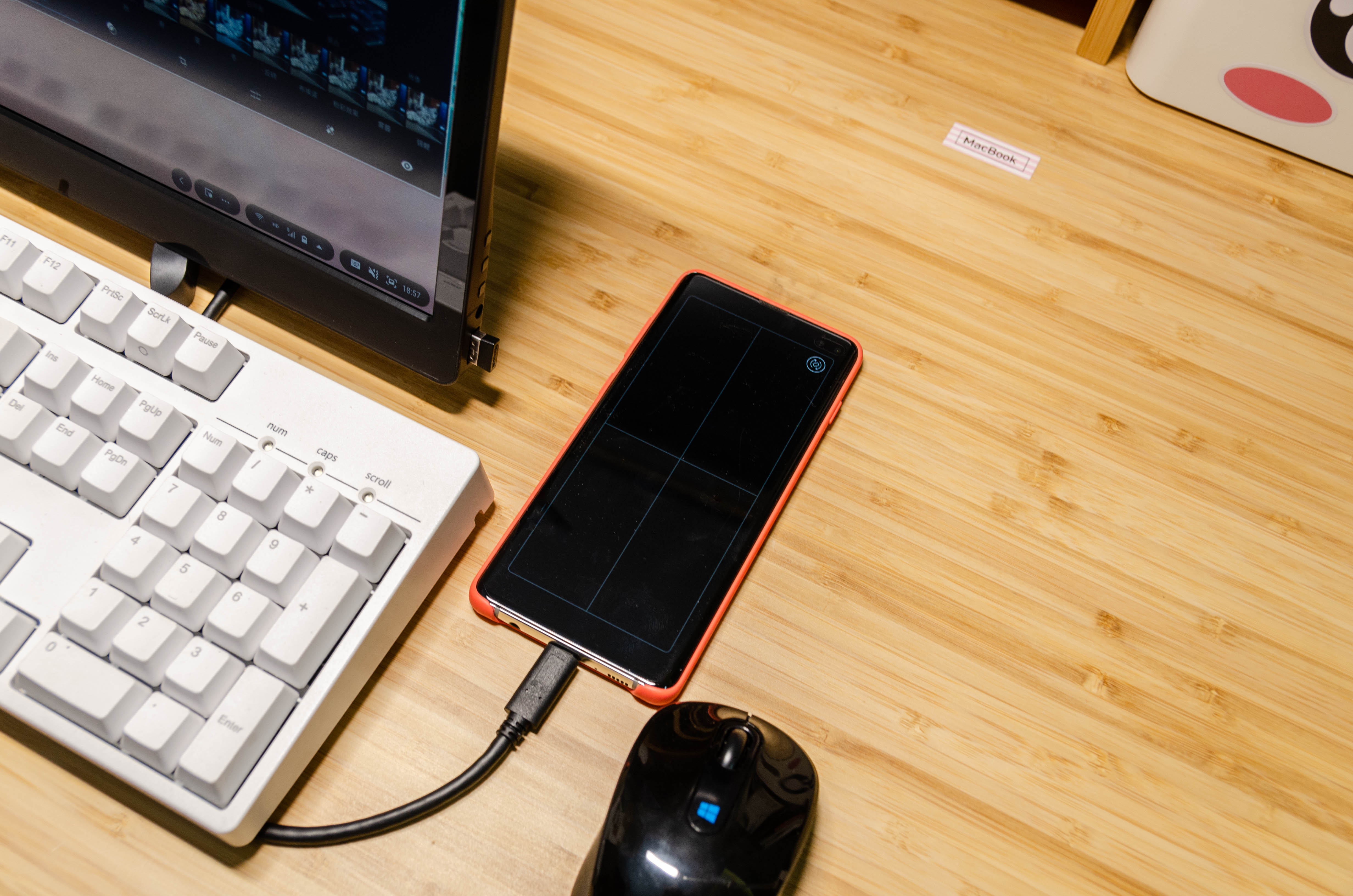 不要NUC、Mini-STX，一部手机+便携屏完成极致口袋办公