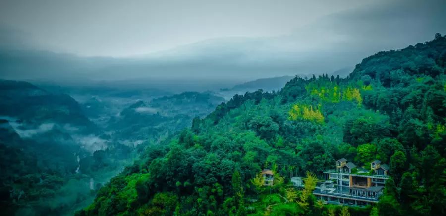 成都2天来回的温泉推荐，彩林雪景青山绿水，美成仙境