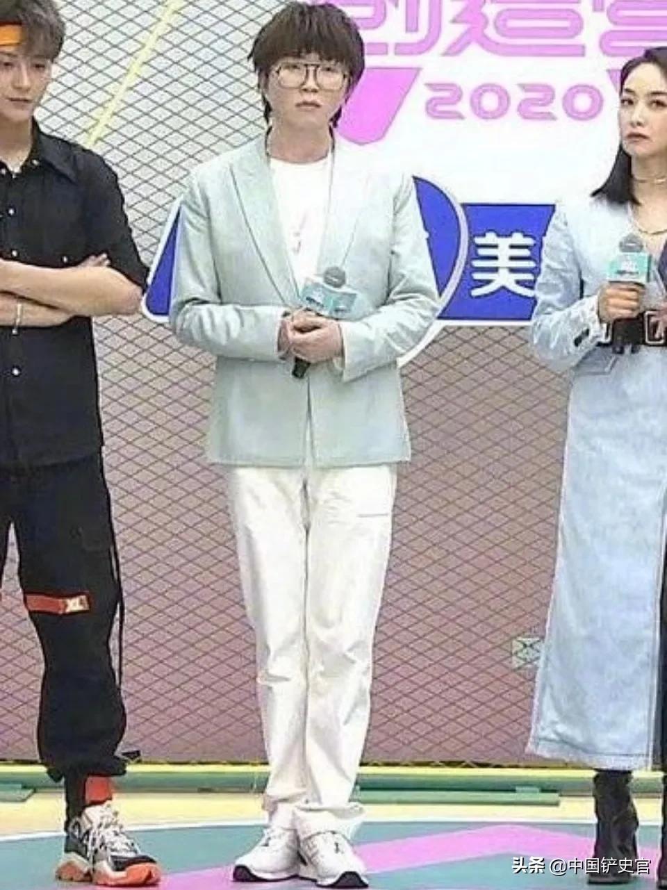 毛不易护士搞笑视频,毛不易改不掉的护士习惯