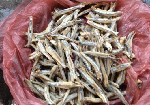 炒小鱼干为什么放醋,炒小鱼干咋会糊锅