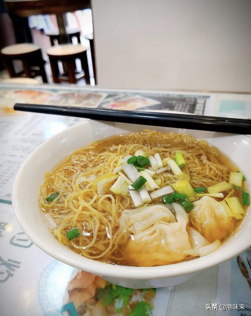 客人没钱老板直接请吃饭，打拼37年拥5间店云吞面照卖29港币