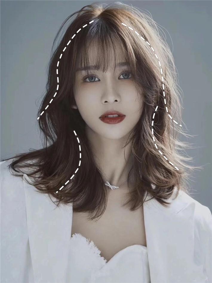 烫卷发今年流行哪种颜色,减龄显小的烫发是你最佳选择