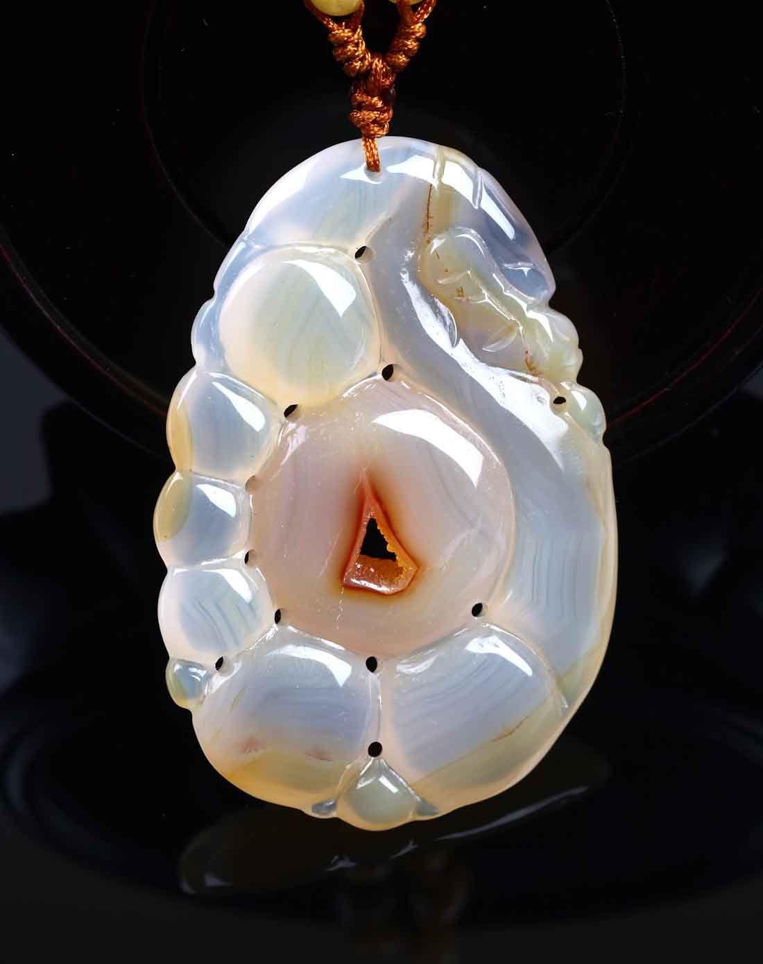 玉髓是水晶一类吗,玉髓是翡翠的一种么