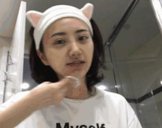 女生闭口痘痘怎么处理好得快,女生脸上有闭口痘痘怎么解决