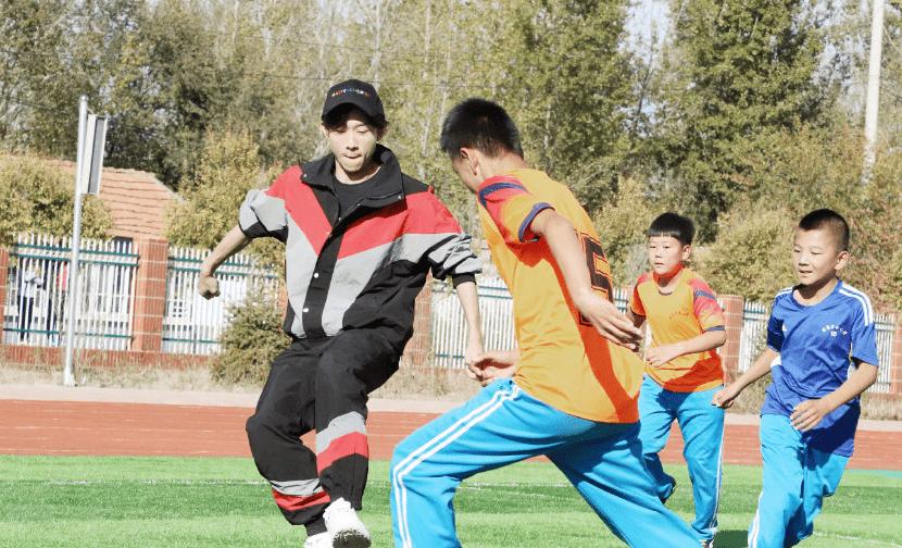 张一山开车完整视频,张一山开跑车视频