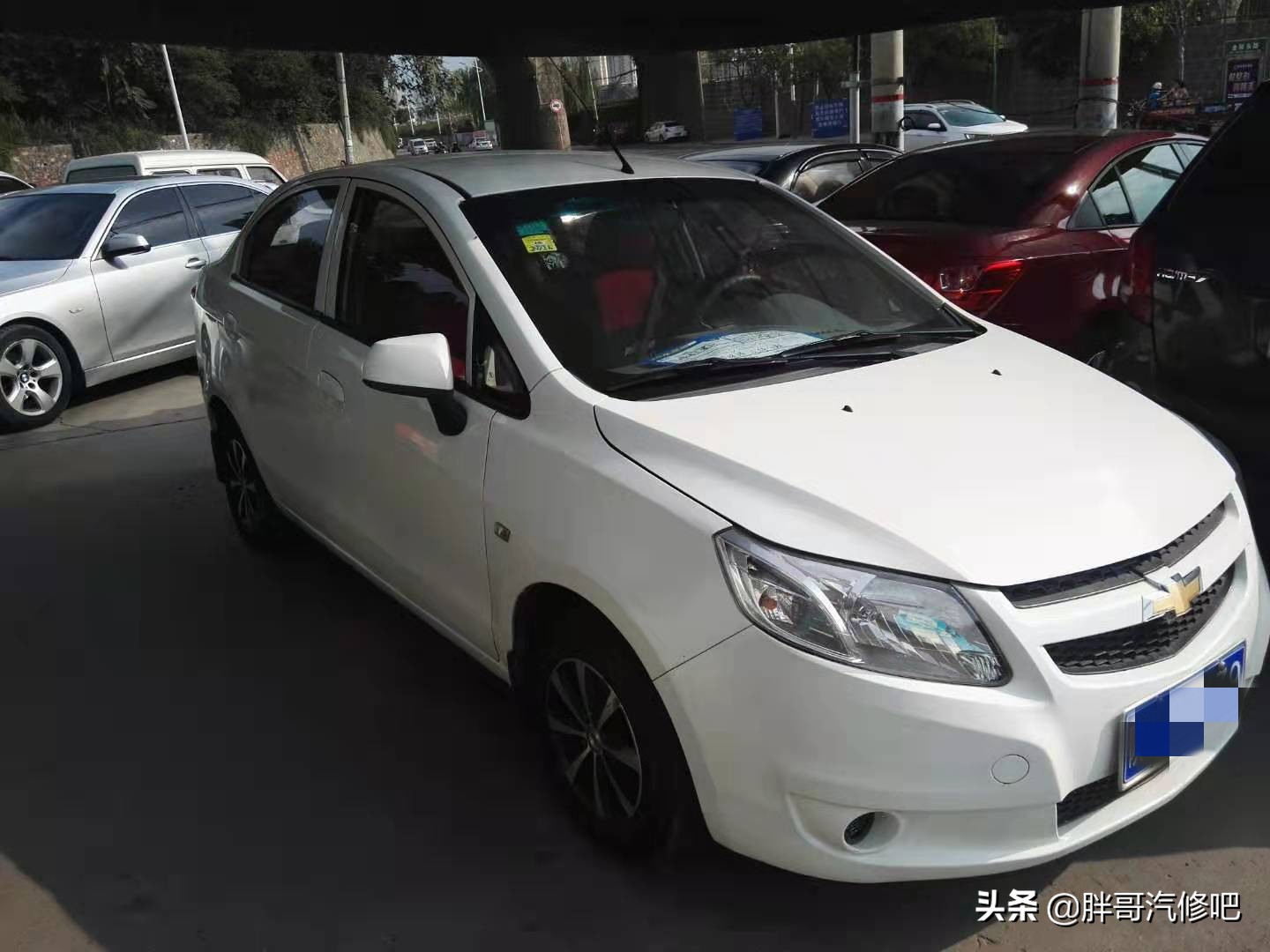 胖哥2万大洋刚收的合资三厢小车，国庆假日开着出去玩一玩