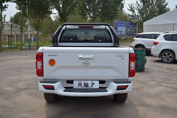 19款长城皮卡风骏7越野视频,中国生产的6驱皮卡