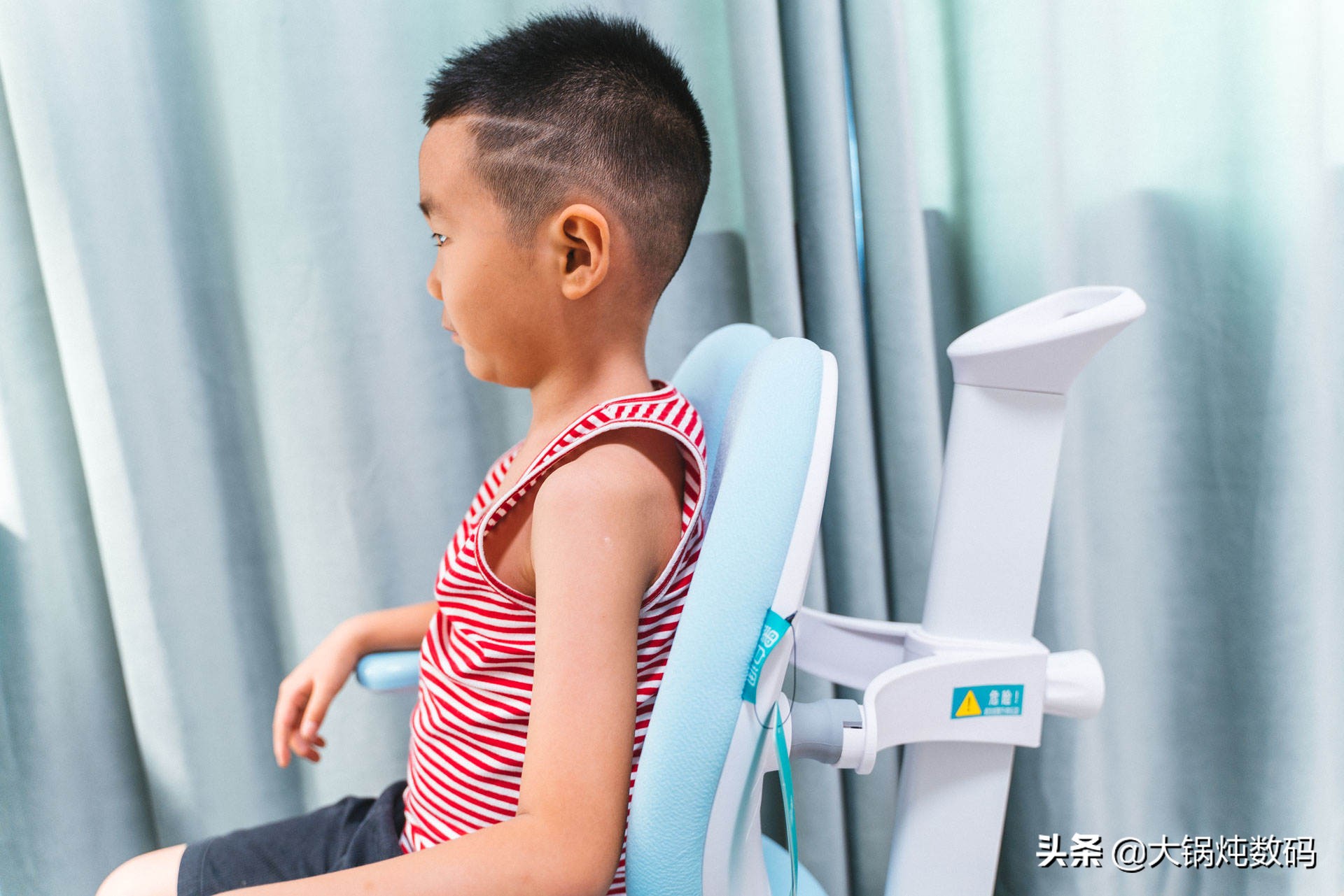 黑白调儿童学习桌星空款,儿童学习桌到底是不是智商税