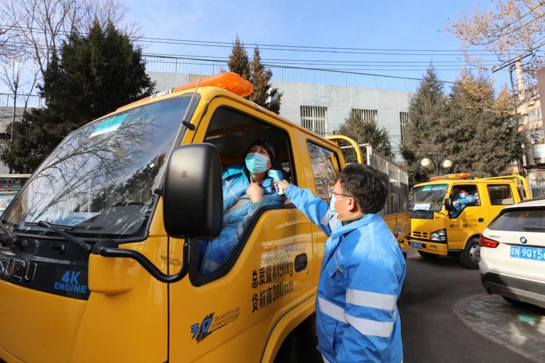 实拍!-10℃阵风7级,通州街头4000余名环卫工人在岗,消杀清扫防控疫情