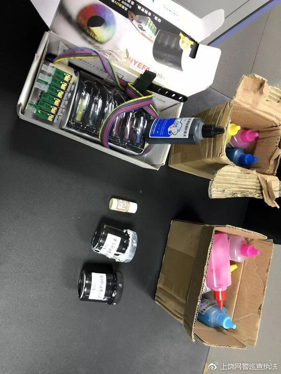 一男子在家伪造假币被抓,安徽男子出租屋骗婚被捕