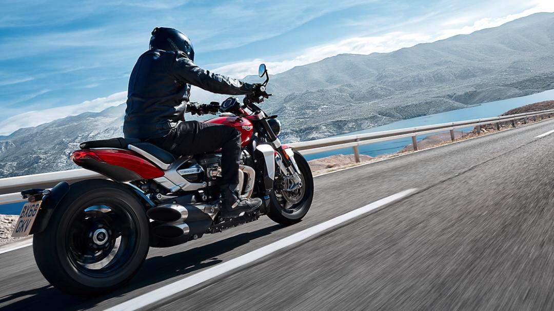 英国凯旋三缸大火箭落地价,凯旋摩托车2024最新款三缸rs