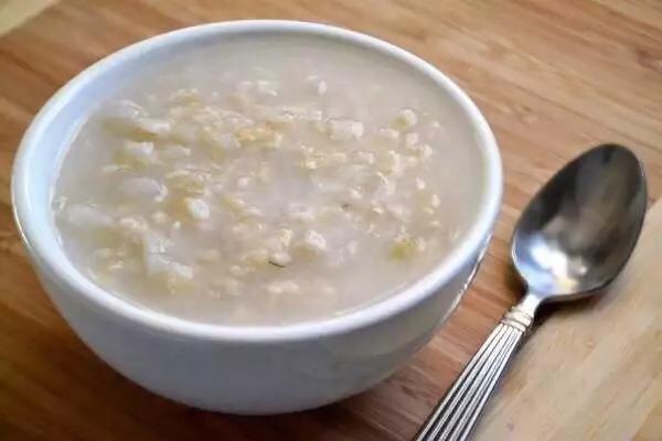 冬天小孩嘴唇干裂怎么办最好,冬天嘴唇干裂吃什么好得快