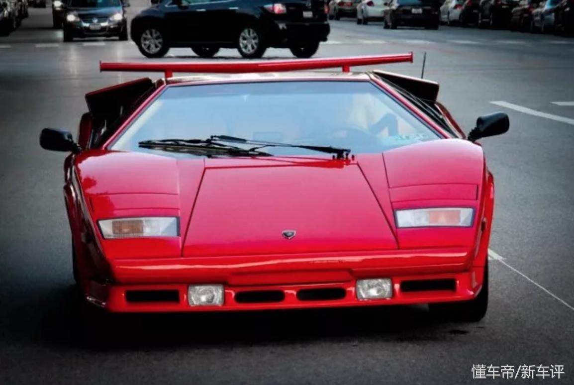 怎么现在的车都不加保险杠了,现在的车子没有前保险杠吗