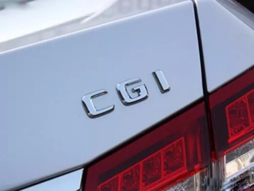 为什么现在汽车尾部都写字母,汽车尾部字母