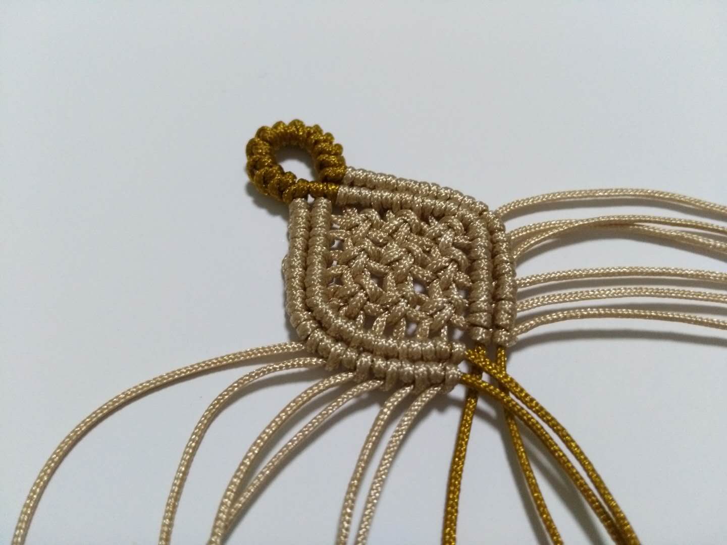 编绳花做法,手绳复杂编织教程