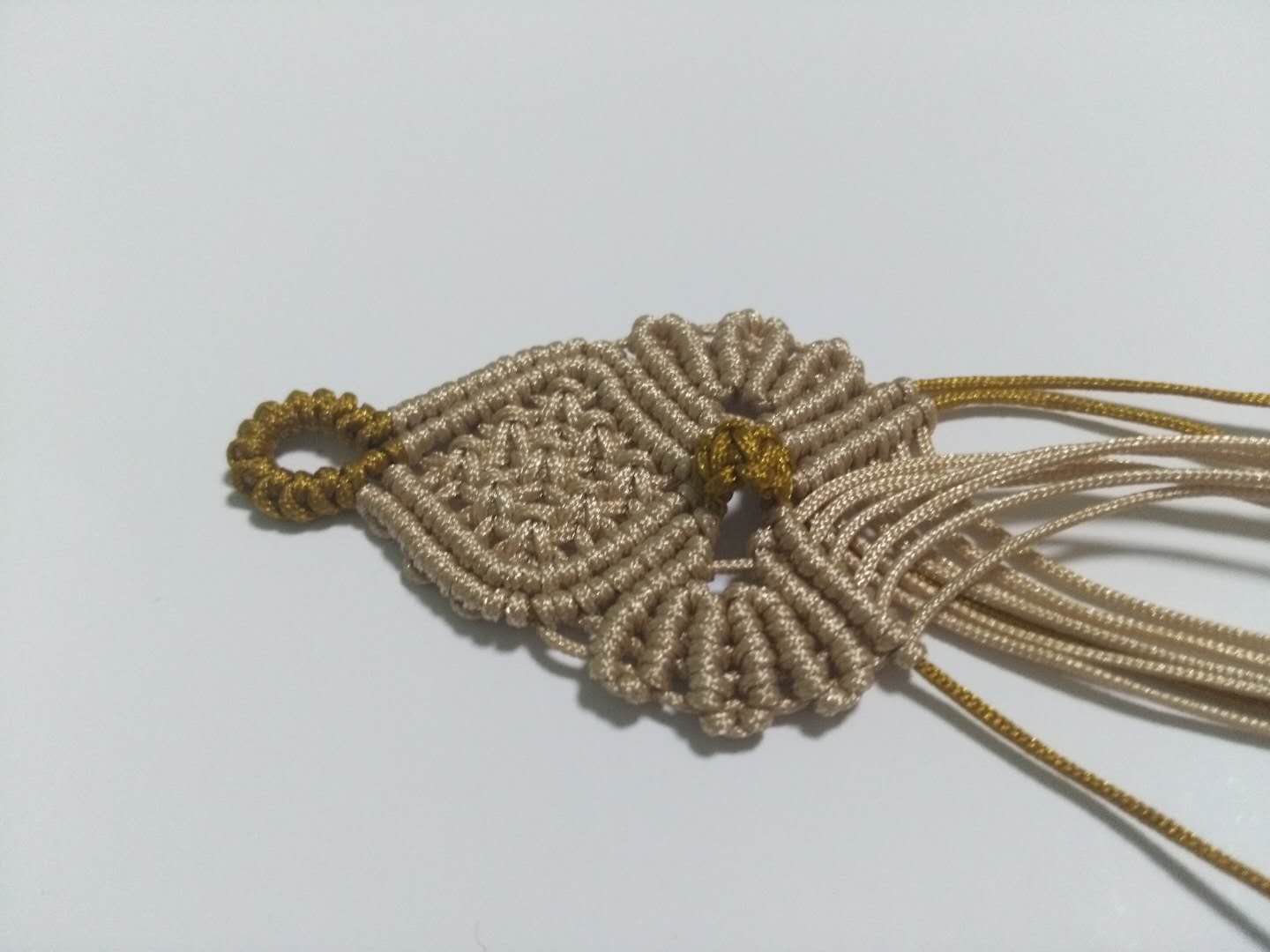 编绳花做法,手绳复杂编织教程