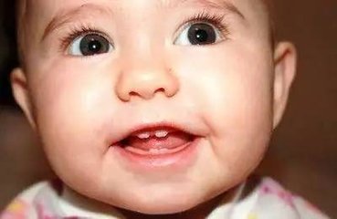 宝宝六个月了还没长牙需要补钙,婴儿四个月长牙注意事项