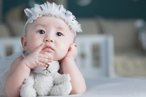 冬天宝宝发烧物理降温的正确方法,宝宝发烧物理降温还是口服退烧药