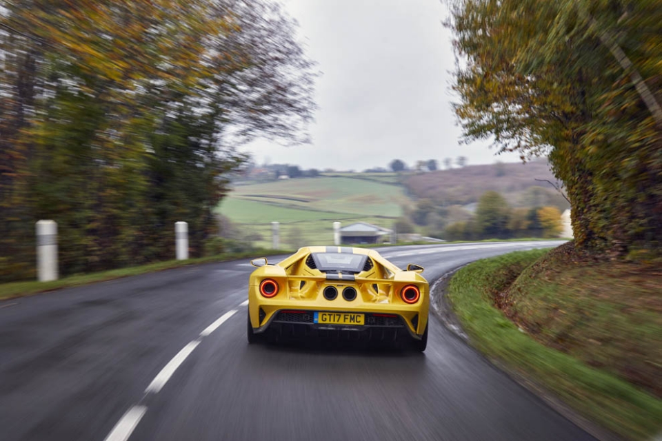 福特gt再次击败法拉利,福特gt能跑过拉法吗