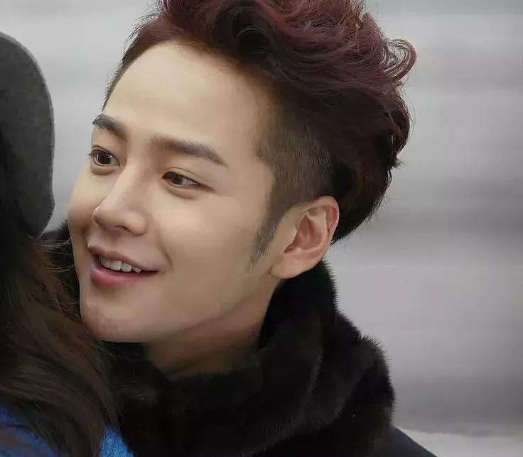 发际线高额头太饱满适合什么发型,发际线大额头高适合的发型