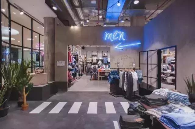 2023年行业爆发期,2018年实体店发展趋势