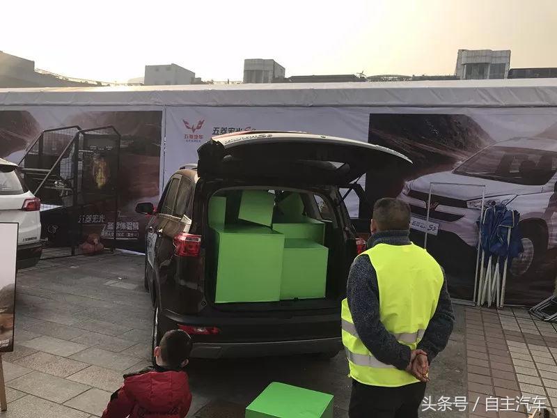 五菱宏光s3落地价格,五菱宏光S3驾驶体验