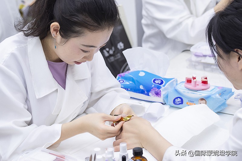 零基础美甲师技术培训怎么考,现在学美甲师怎么样