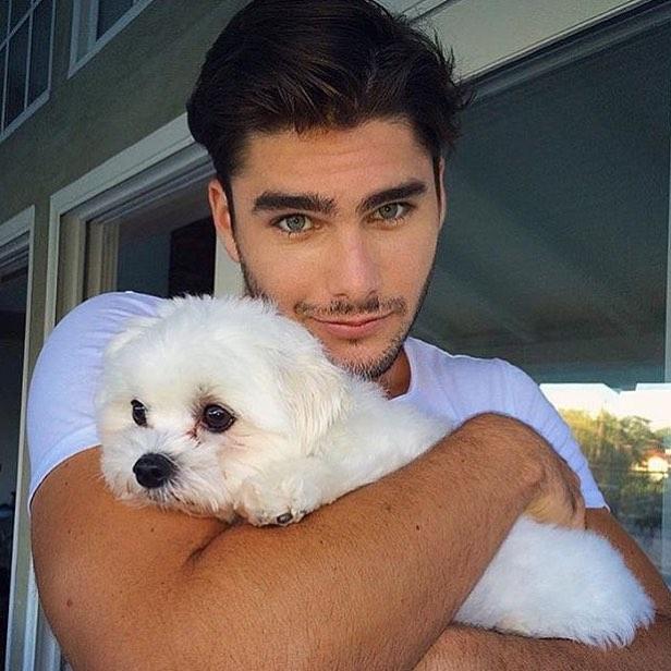 平板卧推怎么肩前束一个点痛,平板卧推感觉肩部发力